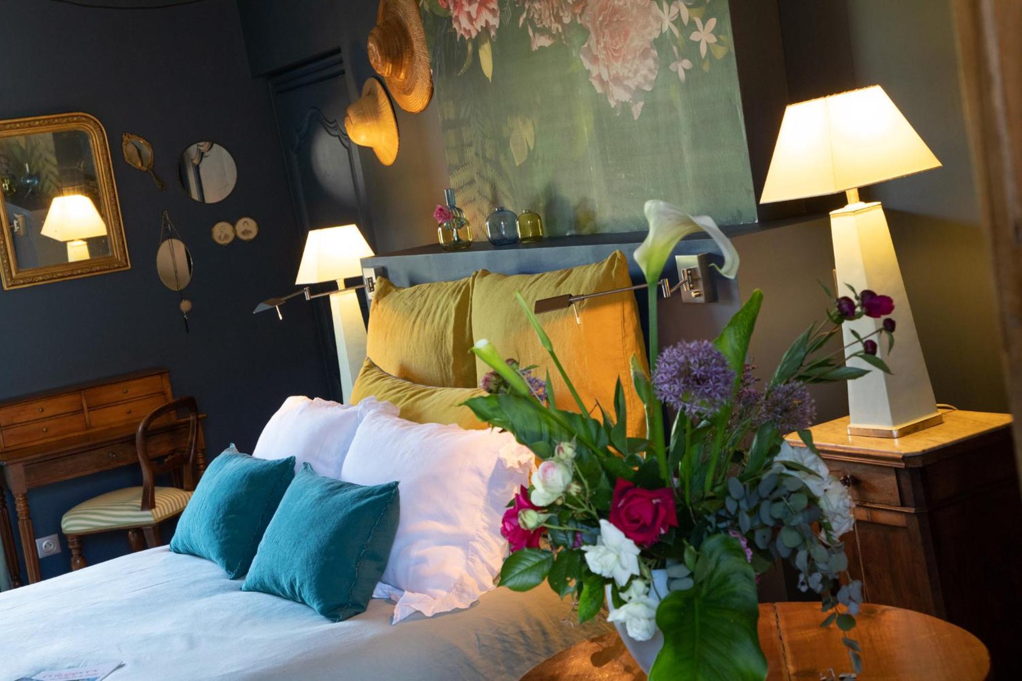 L'Ecole Des Garcons Bed & Breakfast Maigne Exterior photo